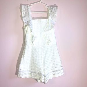 ☀️White eyelet girls romper size 7! 🌈